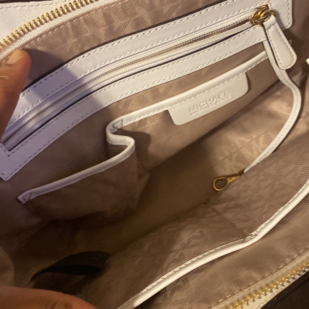 MICHAEL MICHAEL KORS WHITE LEATHER LOCK 🔐 DETAILS BAG - Picture 4 of 16
